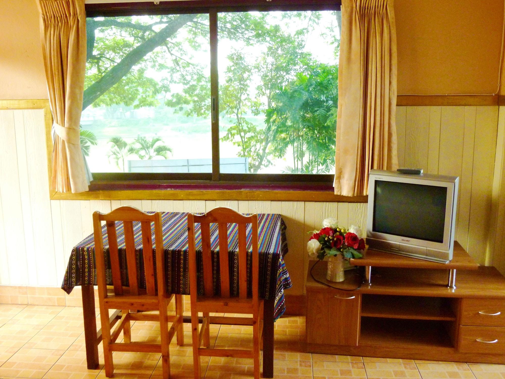 Hollanda Montri Guesthouse Chiang Mai Bagian luar foto