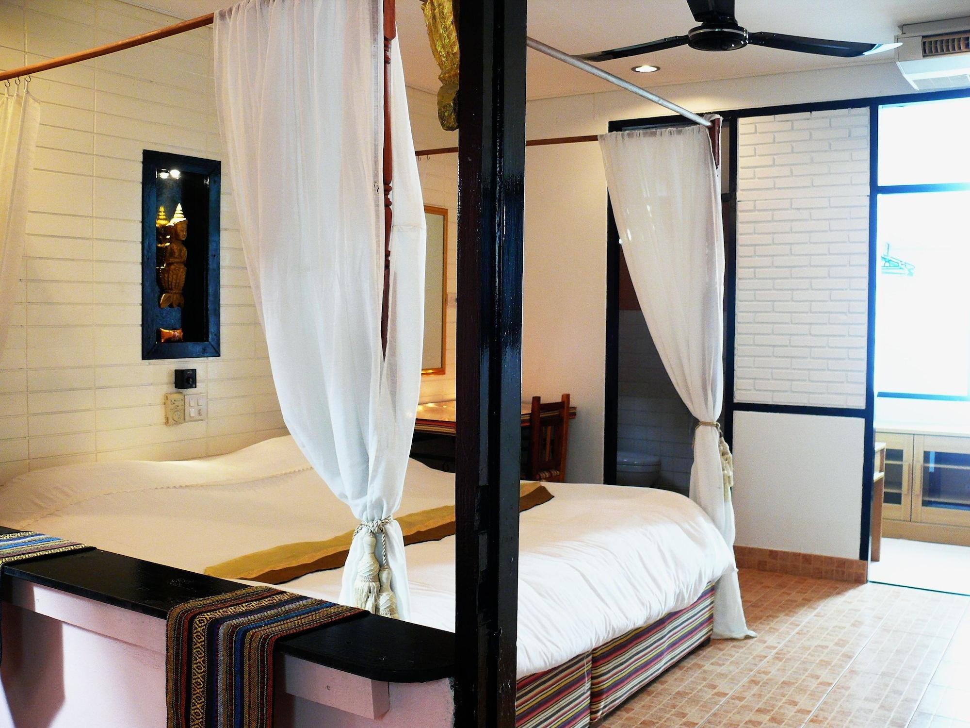 Hollanda Montri Guesthouse Chiang Mai Bagian luar foto
