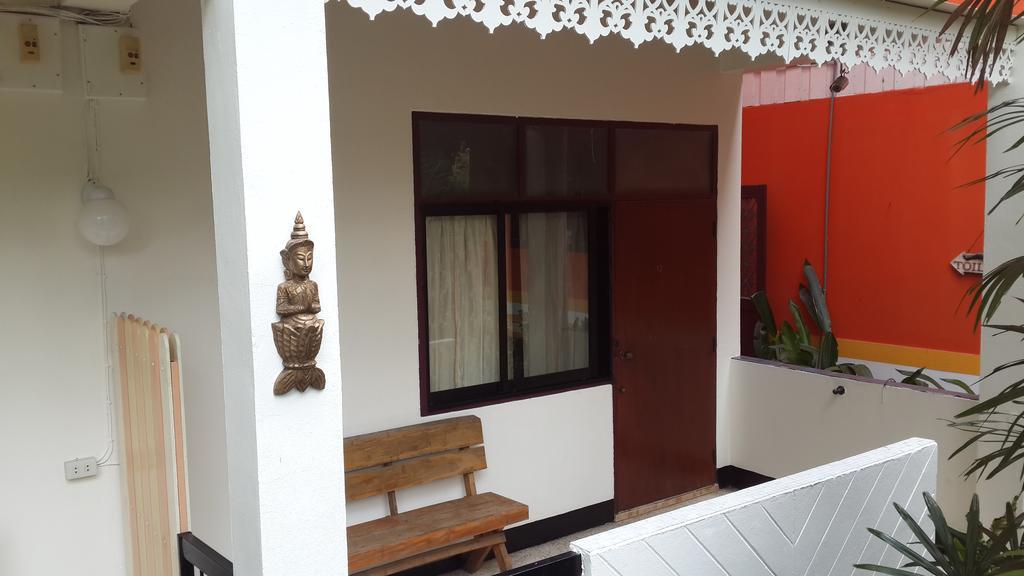 Hollanda Montri Guesthouse Chiang Mai Bagian luar foto