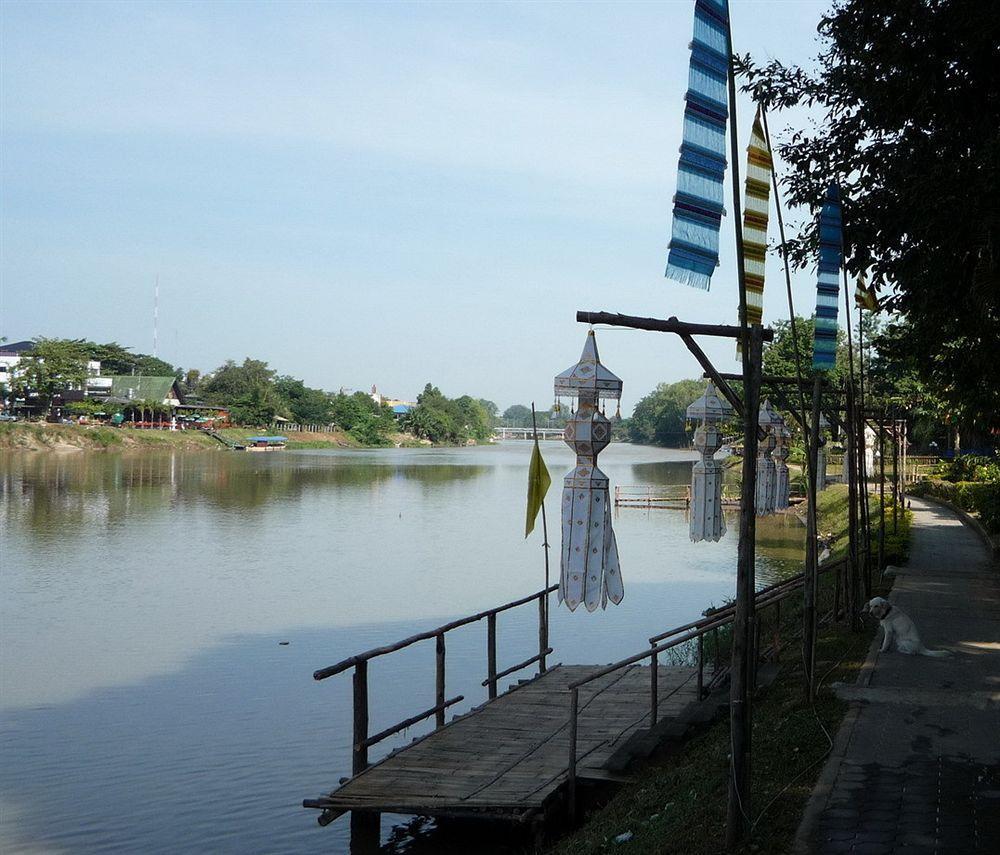 Hollanda Montri Guesthouse Chiang Mai Bagian luar foto