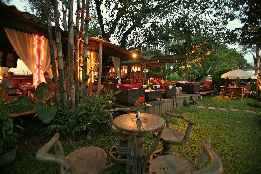 Hollanda Montri Guesthouse Chiang Mai Bagian luar foto