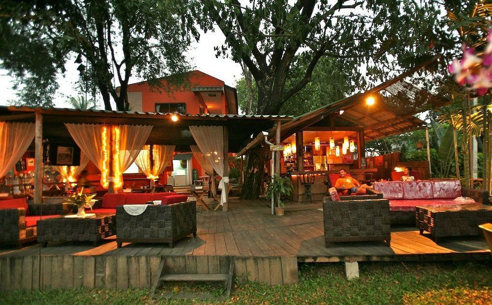 Hollanda Montri Guesthouse Chiang Mai Bagian luar foto