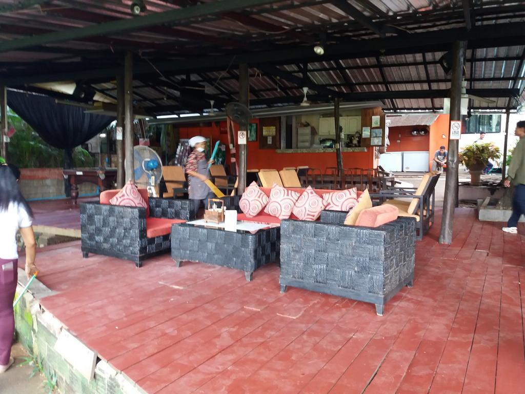 Hollanda Montri Guesthouse Chiang Mai Bagian luar foto