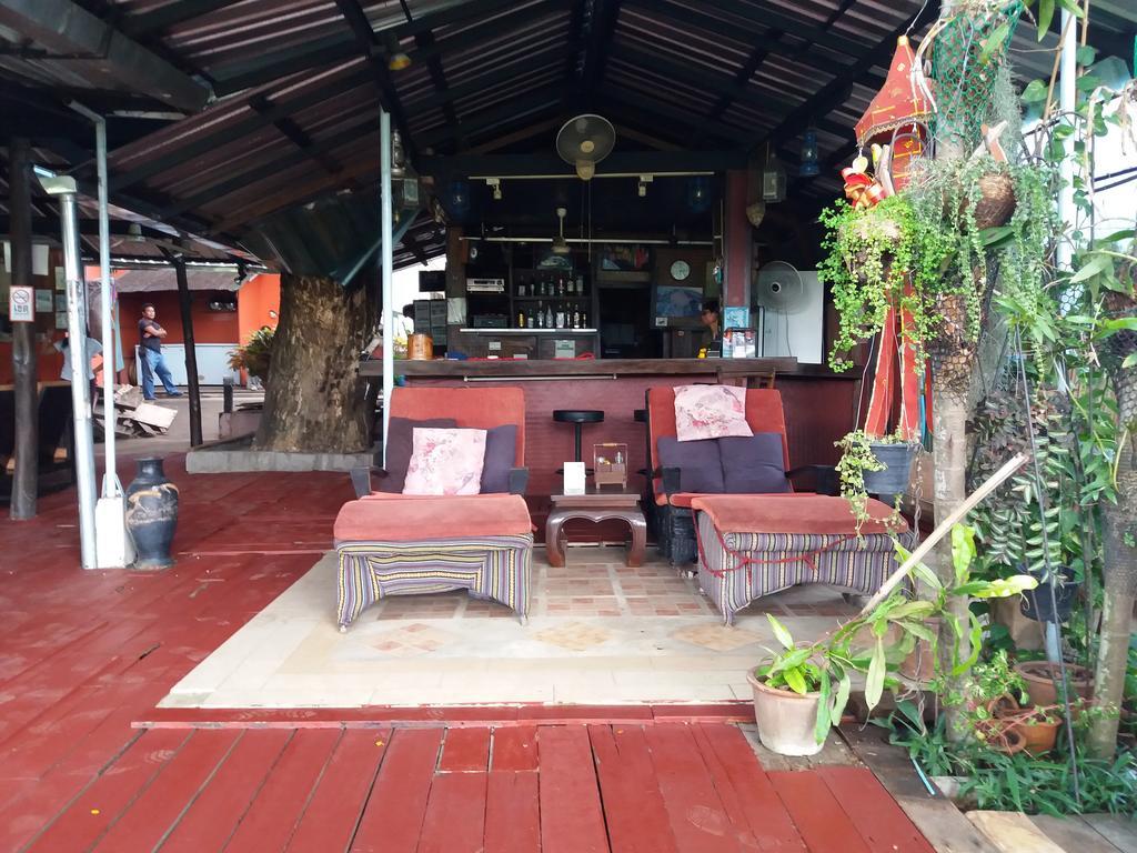 Hollanda Montri Guesthouse Chiang Mai Bagian luar foto