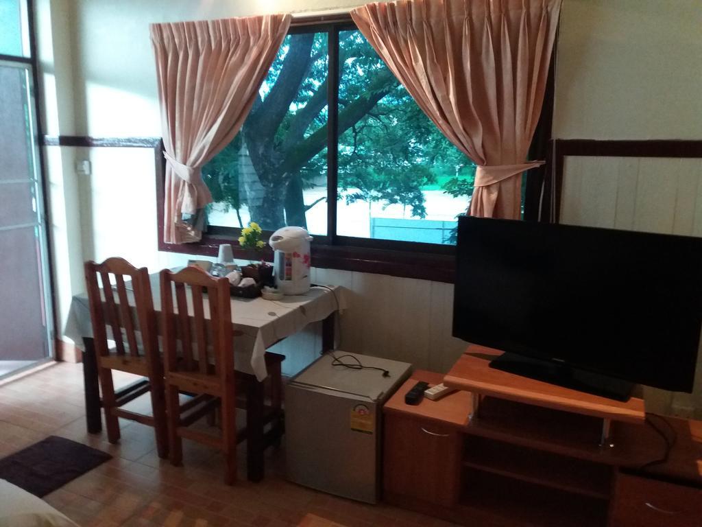 Hollanda Montri Guesthouse Chiang Mai Bagian luar foto