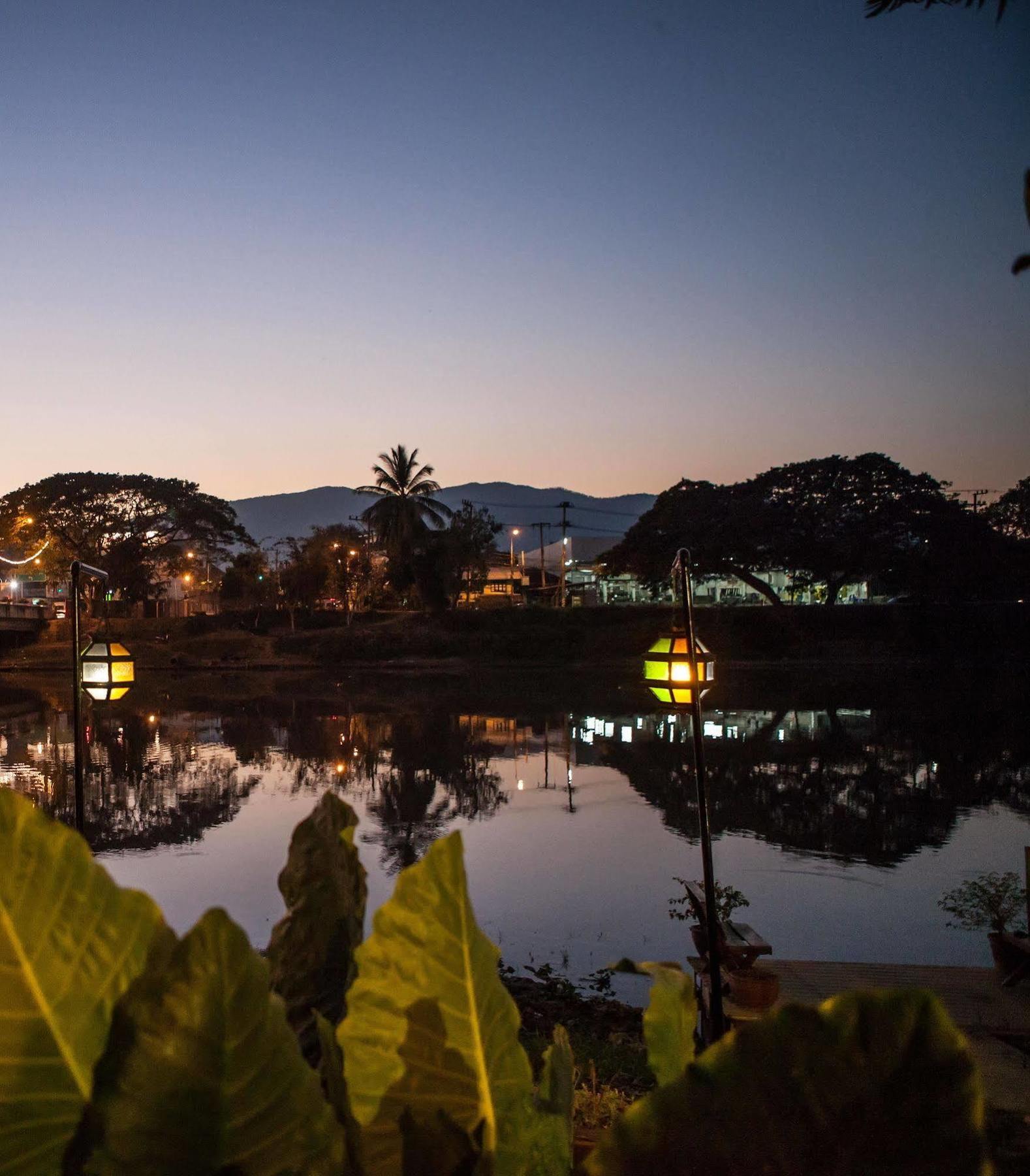 Hollanda Montri Guesthouse Chiang Mai Bagian luar foto