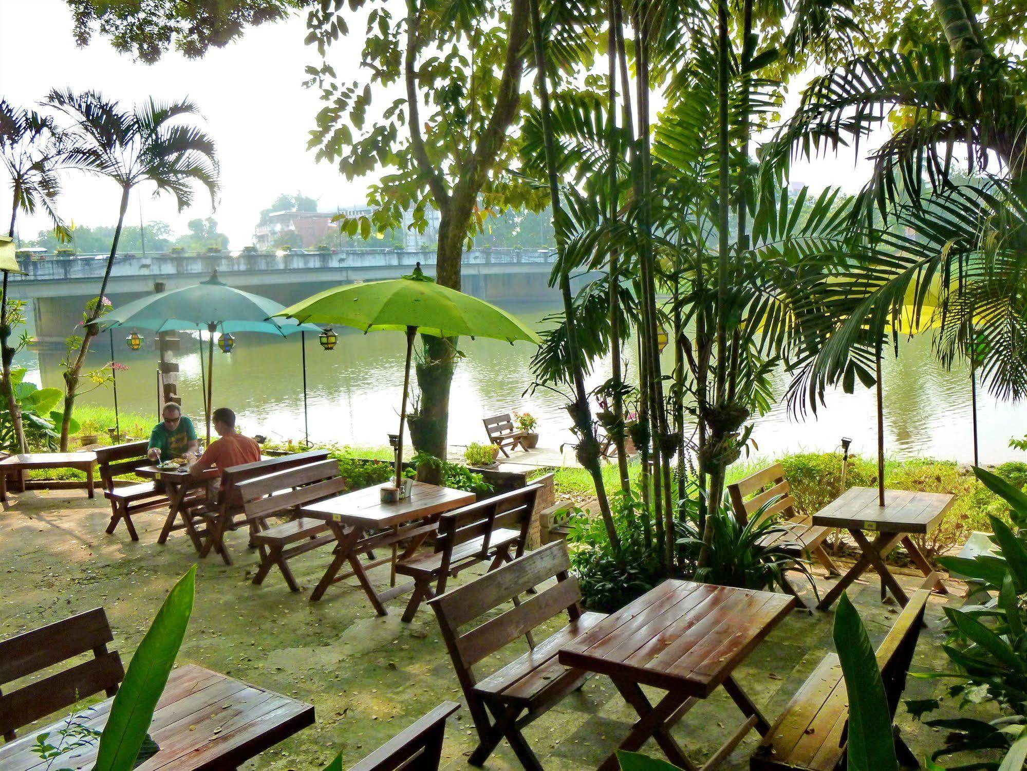 Hollanda Montri Guesthouse Chiang Mai Bagian luar foto