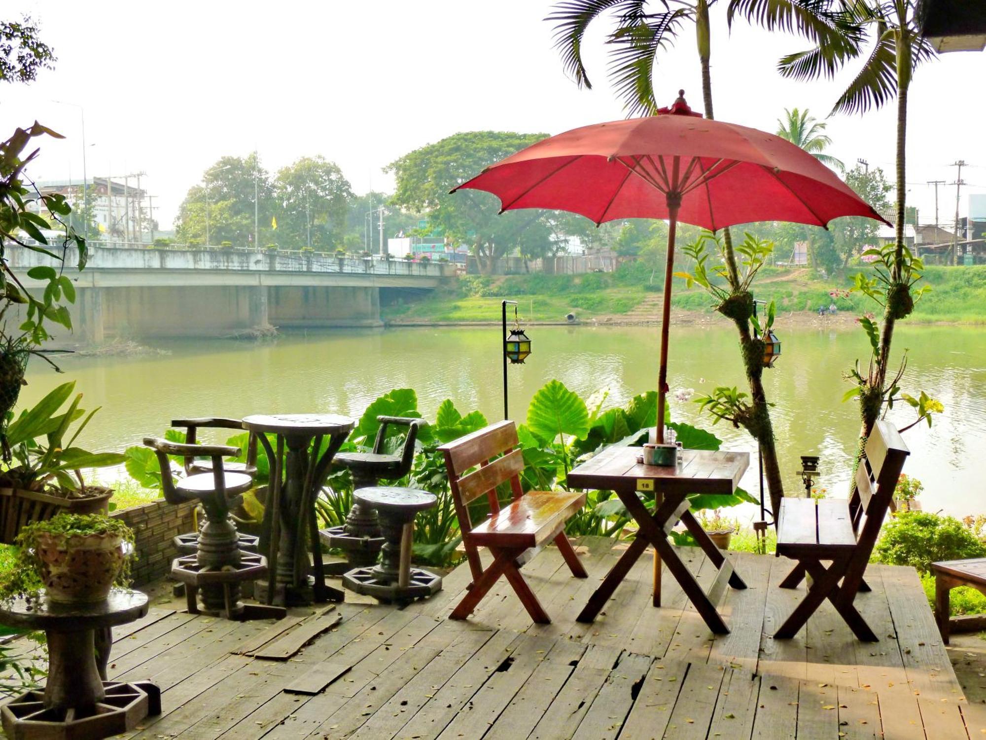 Hollanda Montri Guesthouse Chiang Mai Bagian luar foto