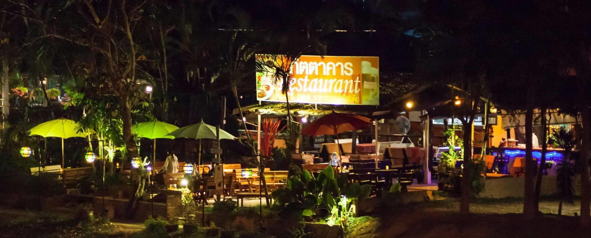 Hollanda Montri Guesthouse Chiang Mai Bagian luar foto