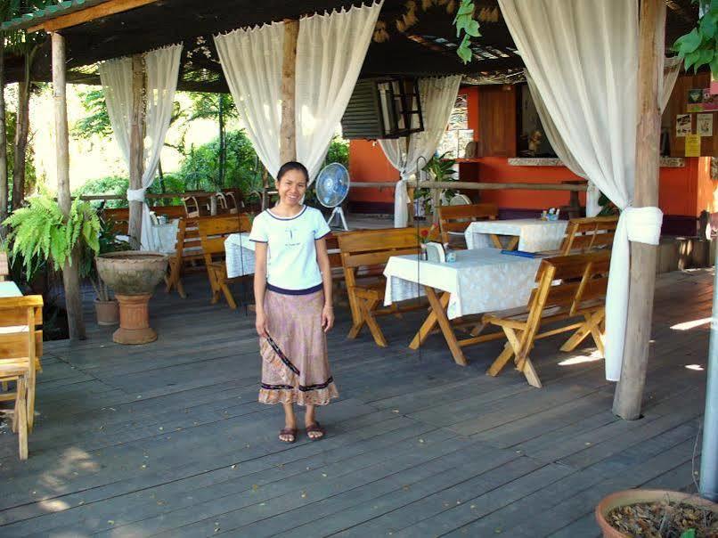 Hollanda Montri Guesthouse Chiang Mai Bagian luar foto