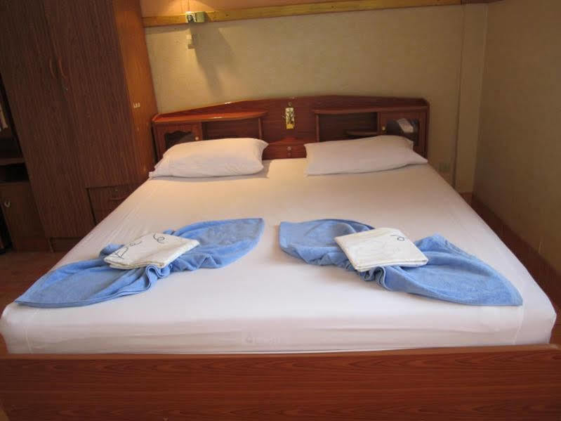 Hollanda Montri Guesthouse Chiang Mai Bagian luar foto