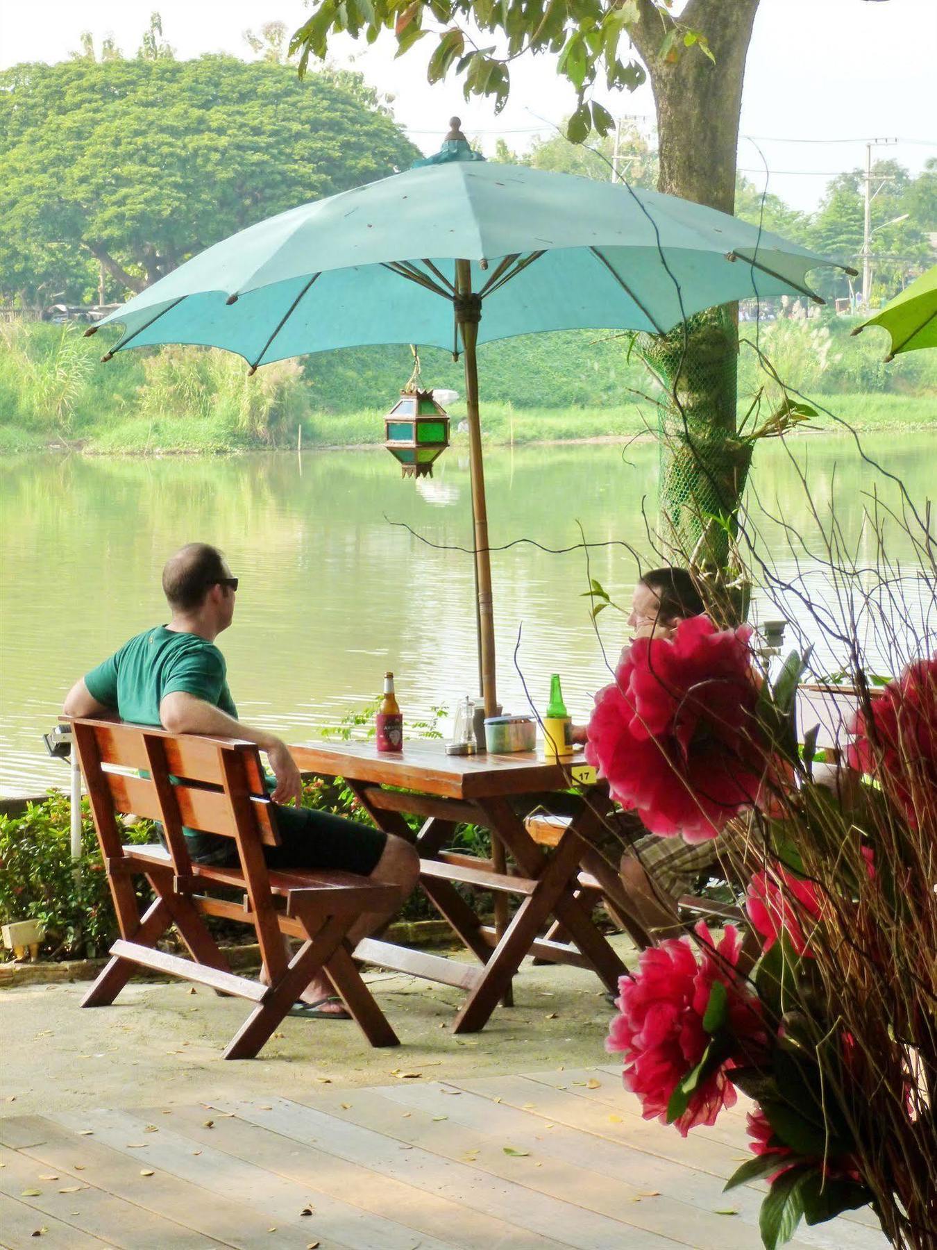 Hollanda Montri Guesthouse Chiang Mai Bagian luar foto
