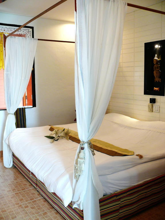 Hollanda Montri Guesthouse Chiang Mai Bagian luar foto